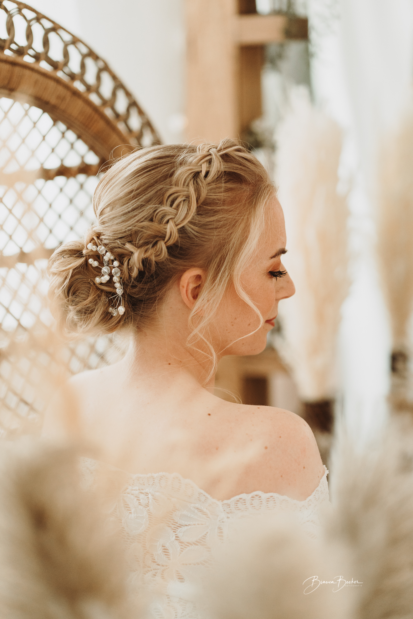 Hochwertige Make-up Produkte und Pinsel für ein langanhaltendes Brautstyling.