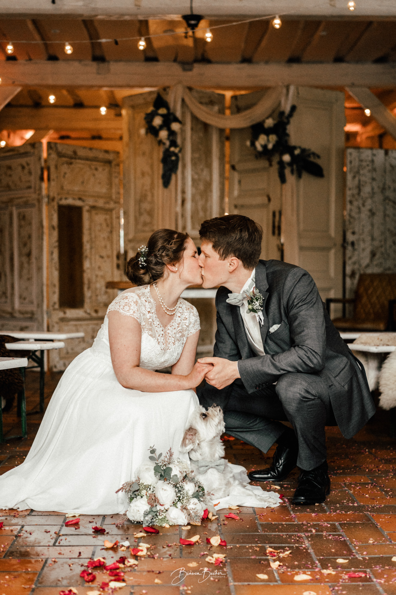 Emotionale Hochzeitsreportage im Goldschätzchen Pinneberg – vom Getting Ready bis zum Brautpaar-Shooting.