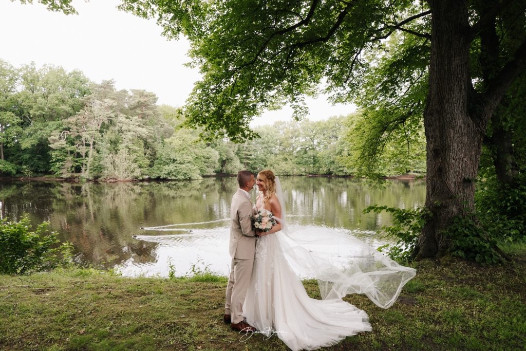 Brautpaarshooting am See Hochzeit Gaststaette Sibirien